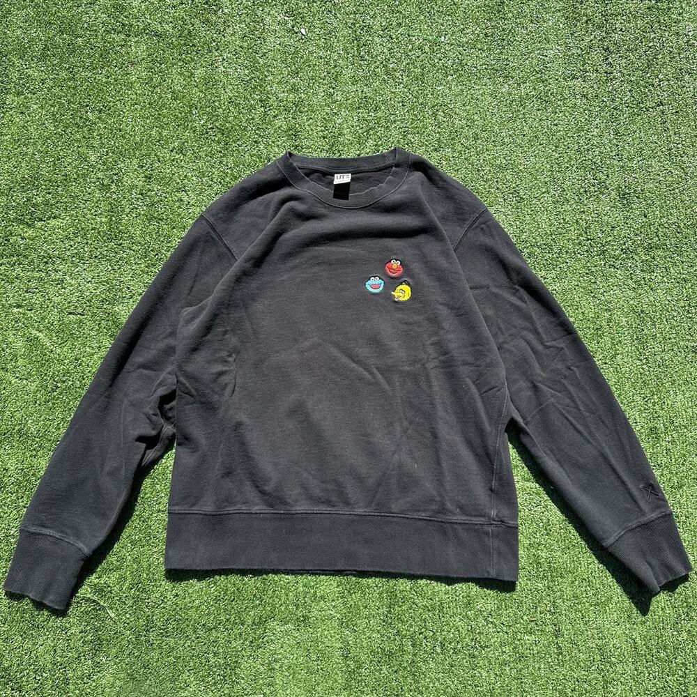Uniqlo X KAWS Sesame Street Black Crewneck Sweatshirt Size M Elmo Cookie Monster
